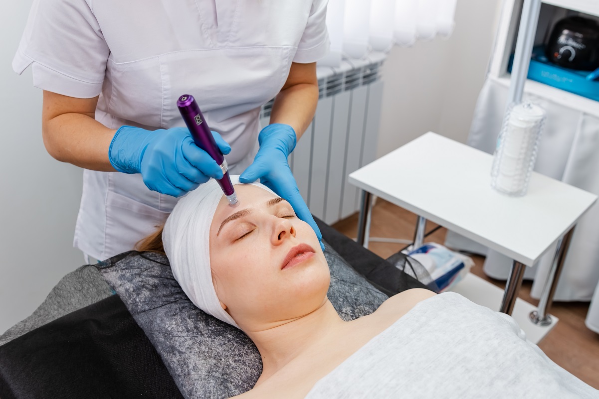 Dermatologist making mesotherapy injection with dermapen on face